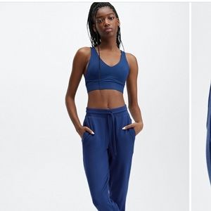 Fabletics Roam Set